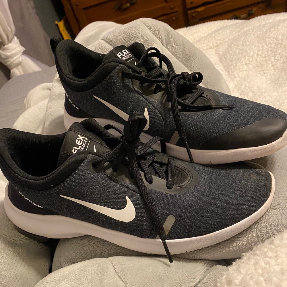 gently used Nike shoes